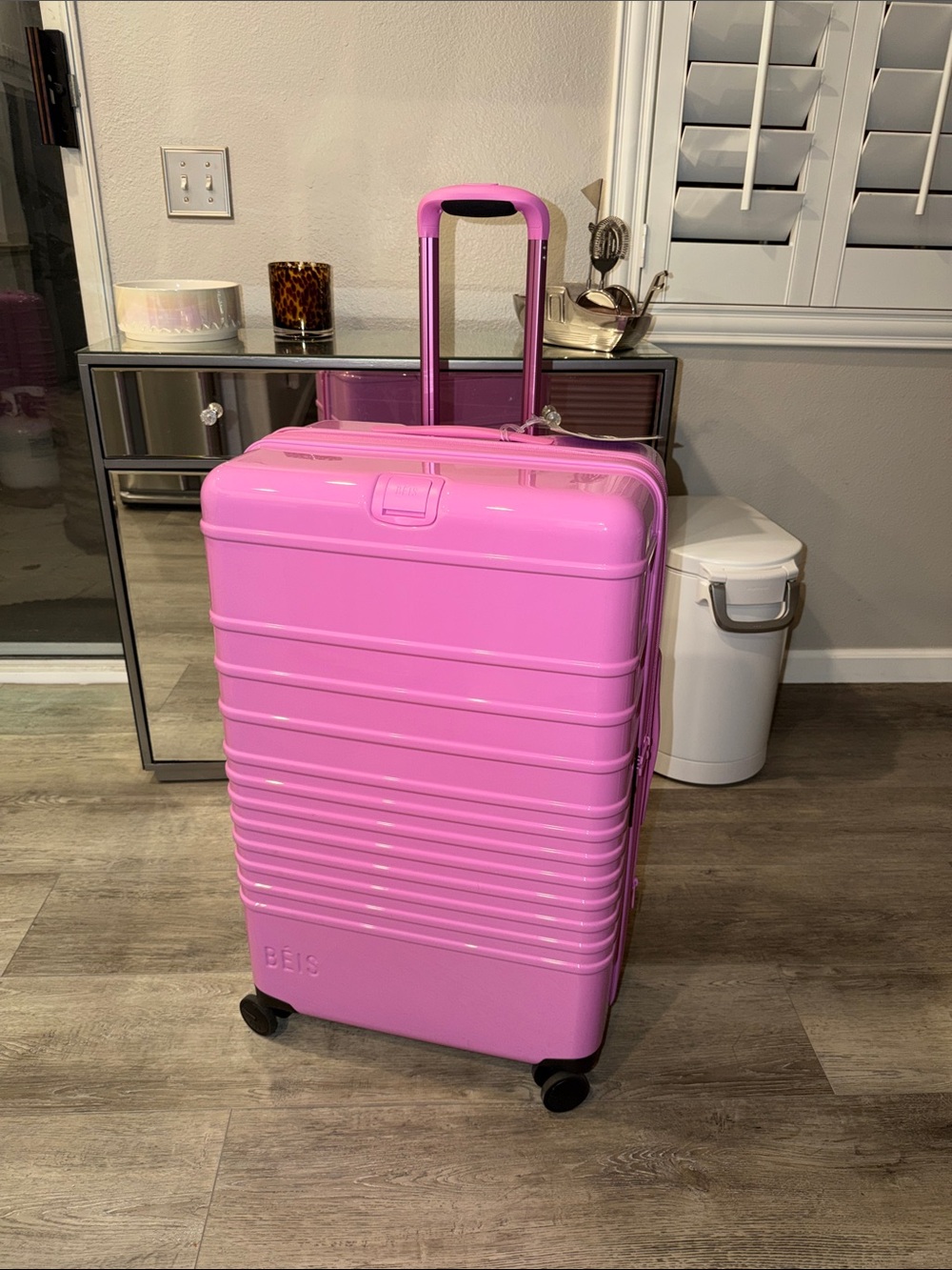BEIS Glossy Berry Large Spinner Checked Luggage 🩷🩷NWT, never used!
